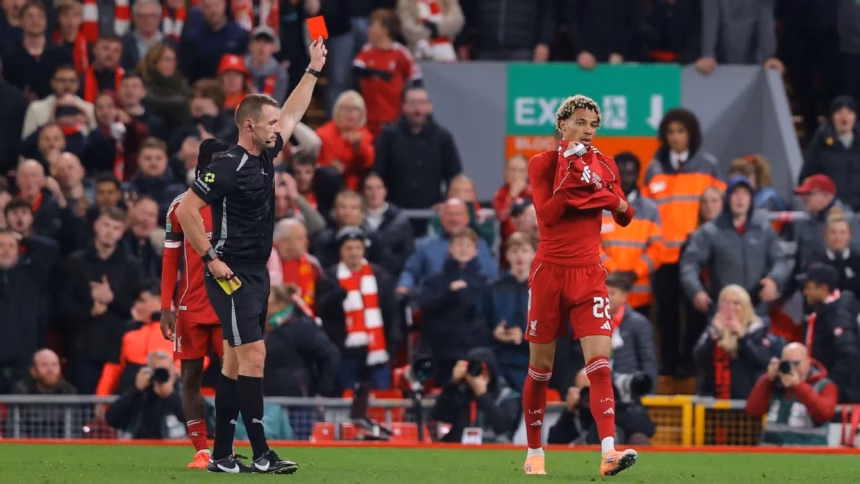 Ekitike, sent off: Slot criticizes "stupid" red card and Leoni injury at Liverpool