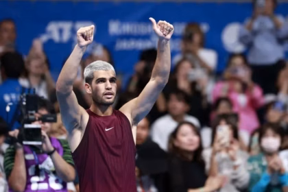 Alcaraz Debuts with Victory in Tokyo: Defeats Báez After Overcoming Obstacles
