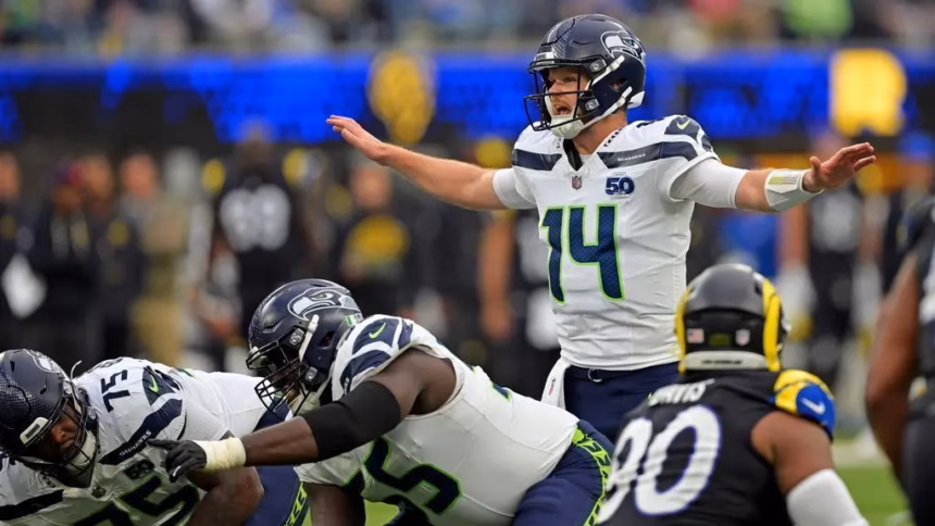 Darnold, despite 4 INTs, receives full support in Seahawks loss 1 Darnold, despite 4 INTs, receives full support in Seahawks loss