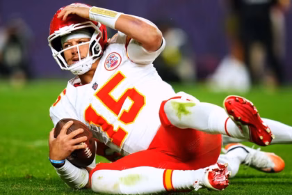 Chiefs in Crisis: Playoffs at Risk? Mahomes and the Challenge on Alofoke Deportes
