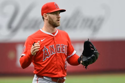 Orioles acquire Ward from Angels for pitcher Rodríguez