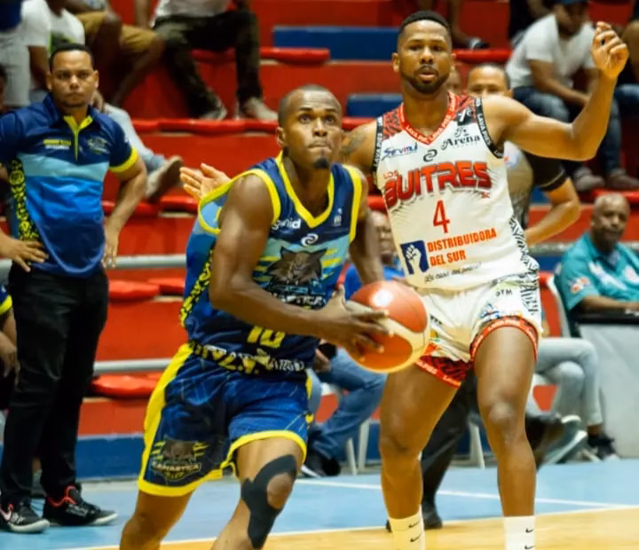 Laguneros and Lobos triumph in the start of the San Cristóbal 2025 Basketball Tournament