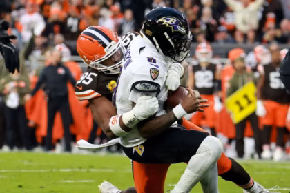 Jackson, concerned about the sacks: "I have to talk to the offensive line"