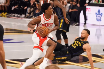 Curry Sale Limping: Warriors Star Suffers Contusion, MRI Incoming