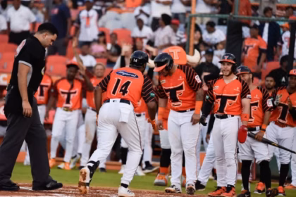 Toros del Este roar: De la Cruz and Sánchez lead victory against Águilas