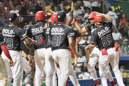 Leones del Escogido come back against the Águilas with a home run by Severino and Lake