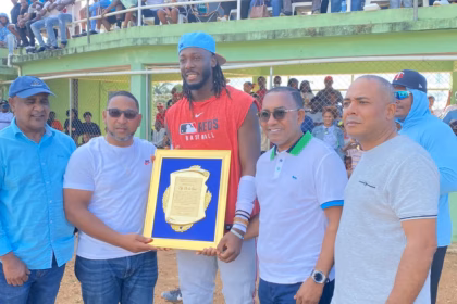 Congressman Jhon Contreras Honors Elly De La Cruz in Sabana Grande de Boyá