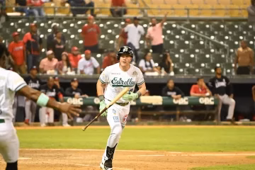 Lester hits epic home run and Estrellas win; Escogido to the basement