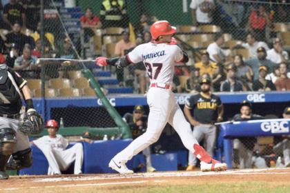 Escogido defeats Águilas with epic rally: 8-5 in exciting game 12 Escogido defeats Águilas with epic rally: 8-5 in exciting game