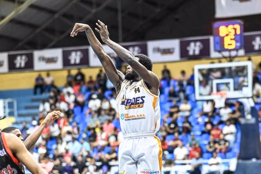 Moca Heroes Crush Lions and Advance to Playoffs in LNB