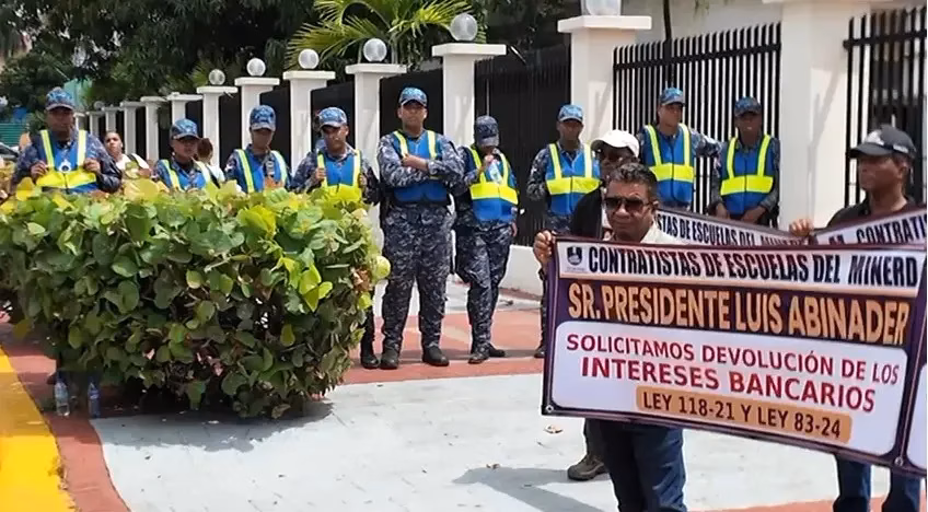 Contractors demand MINERD return RD$113 million withheld