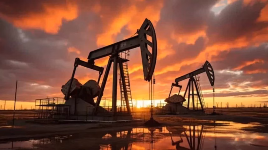 WTI crude oil rises to $82.40 due to tensions in the Strait of Hormuz