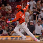 Elly De La Cruz gets his first walk-off hit in Reds' victory