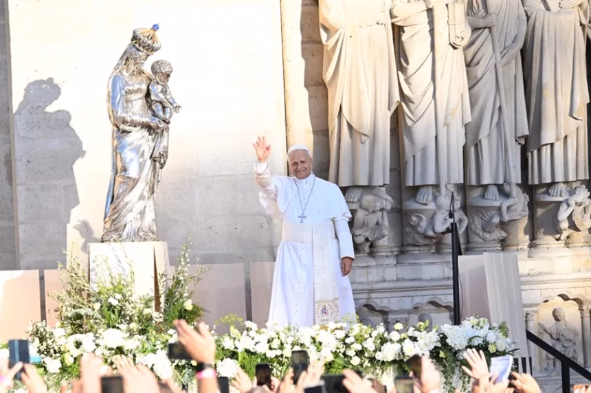Pope Leo XIV inspires 80,000 young people in France amidst uncertainty