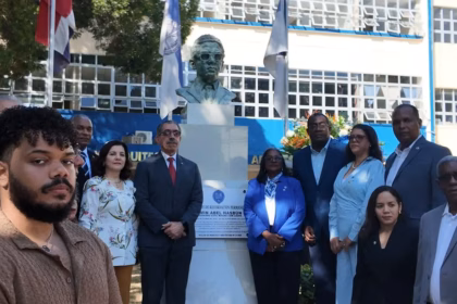 UASD honors the memory of Amín Abel Hasbún with a solemn floral offering