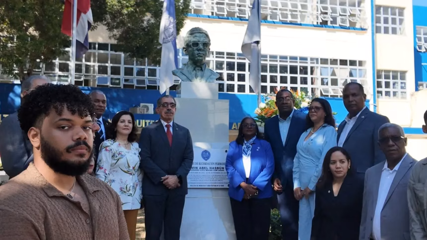 UASD honors the memory of Amín Abel Hasbún with a solemn floral offering