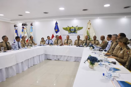 Fernández Onofre promotes strategic training at UNADE for the Armed Forces.
