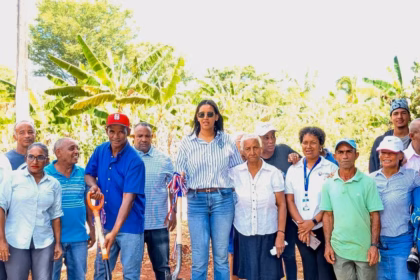 Ana Reyes begins construction of 2,000 meters of curbs in Samaná