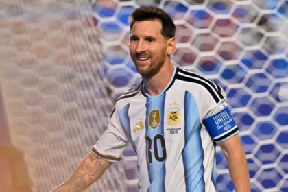 Lionel Messi arrives in Rosario for his last match with Argentina