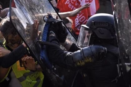 France: 600 arrested and 400 high schools closed due to student protests