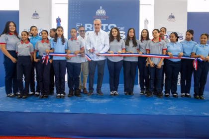 Abinader delivers sports roof in Rancho Arriba for 665 students