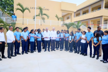 Abinader inaugurates two high schools in Santiago after 14 years of waiting