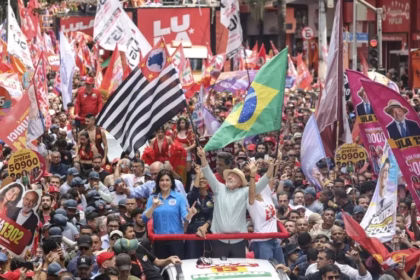 Lula and Bolsonaro close campaign in São Paulo before the elections