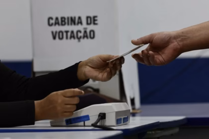 Lula da Silva casts his vote and expresses confidence in winning the election