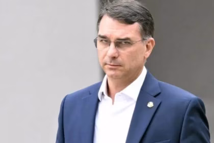 Flávio Bolsonaro leads initial results in Brazil's presidential elections