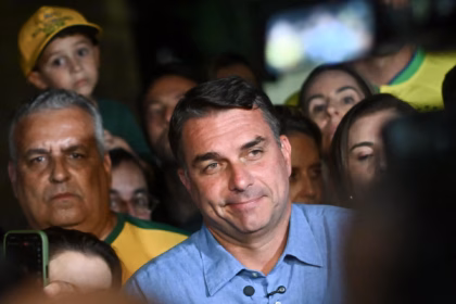 Flávio Bolsonaro celebrates right-wing victory in the Brazilian Congress