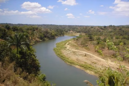Young woman sought after being swept away by the Haina River