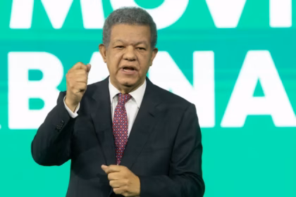 Leonel Fernández proposes a train connecting Haina with the Cibao and the North