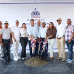 Kelvin Cruz begins construction of the new multipurpose roof in Hostos
