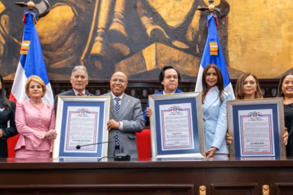 Deputies honor the careers of Niní Cáffaro, Leonel Lirio, and Janina Rosado