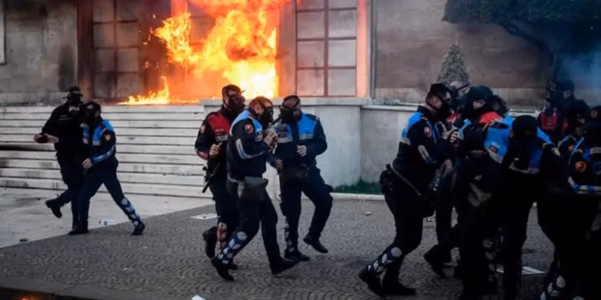 Riots in Albania: ten injured after protests over municipal reform