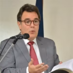 New Penal Code: key changes in penalties and corporate liability The new Penal Code arrives with profound transformations that impact both citizens and the corporate sector. This regulation modernizes the Dominican judicial system by raising maximum sentences to 40 years in prison and establishing the accumulation of sentences up to 60 years, which in practice represents a life sentence for the most serious crimes. Among the most notable novelties is the inclusion of more than 70 new criminal offenses, ranging from digital crimes, cyberbullying, and identity theft, to contract killing and pyramid schemes. The law significantly toughens sanctions against administrative corruption, autonomously classifying influence peddling and disqualifying those convicted from exercising public functions. A transcendental change is the criminal liability of companies. Organizations no longer function as a legal shield; they are now prosecutable subjects that can face millionaire fines, temporary closure, or even their definitive dissolution if a lack of control or supervision is proven. To mitigate these risks, the new legal framework imposes the mandatory implementation of regulatory compliance programs, requiring clear prevention policies, reporting channels, and rigorous corporate governance. Regarding social protection, the code reinforces the prosecution of gender-based, domestic, and sexual violence, extending statutes of limitations to protect victims. With this instrument, inspired by legislation from France, Spain, and Latin America, the country redefines the standards of justice and corporate ethics, forcing companies to adopt a culture of legality where ignorance of the acts of subordinate third parties will no longer be a valid excuse before the law.