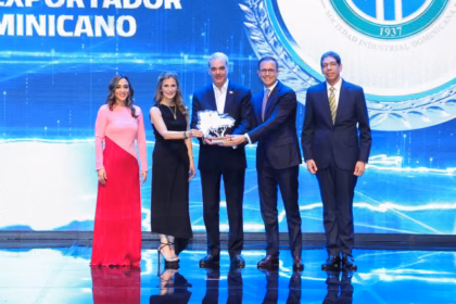 Grupo SID receives the top award as Great Dominican Exporter