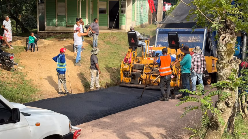 Asphalting begins in El Chacaro after a 45-year wait in Monte Plata