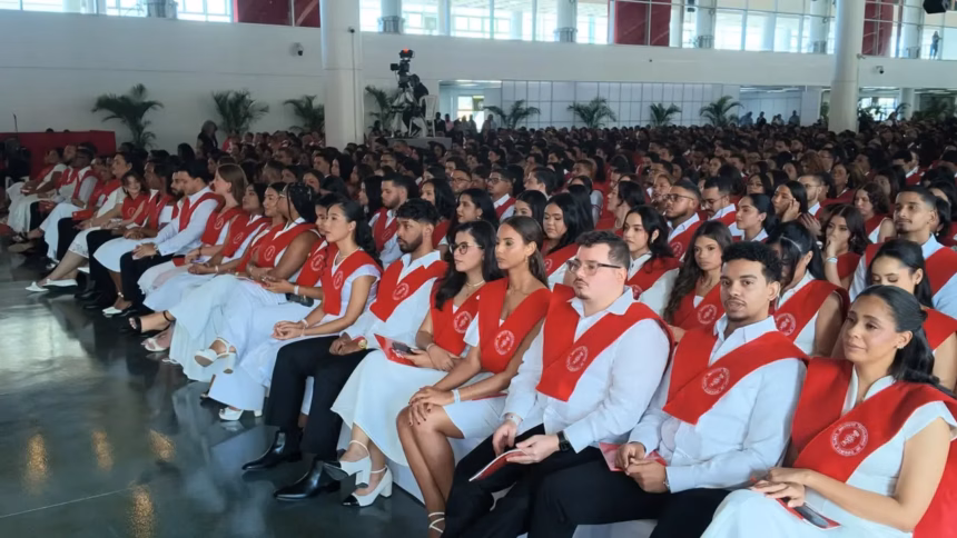 INTEC graduates 945 new professionals to transform the country's future