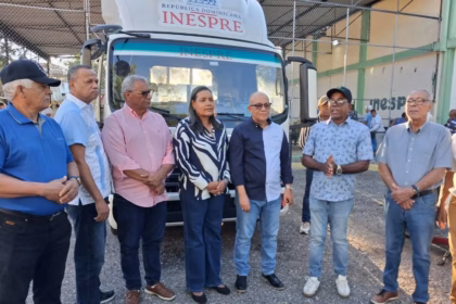 Inespre reinforces the sale of food at fair prices in Azua with a truck