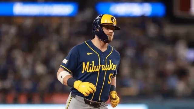 Brewers dominate Dodgers and move closer to the MLB World Series