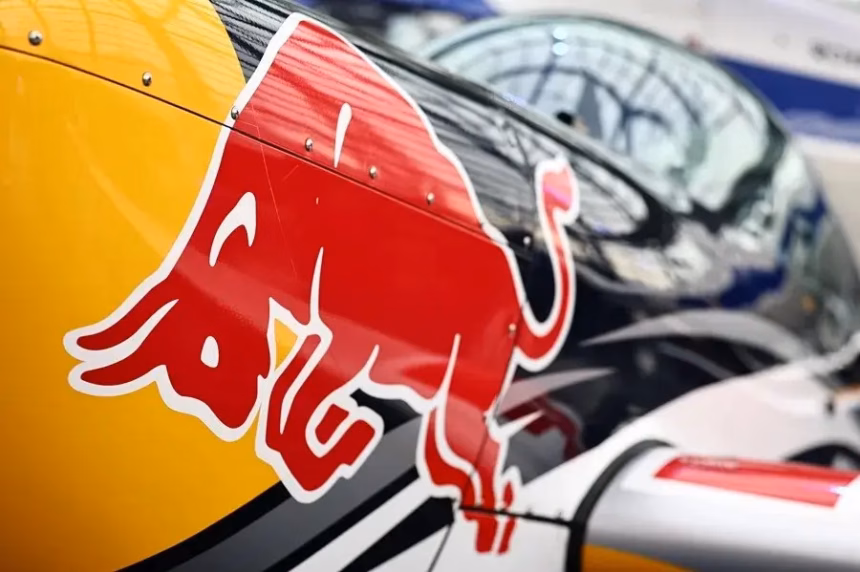 Diego Poncelet sets world speed record on a skateboard at 151 km/h