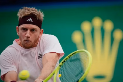 Davidovich advances to the Shanghai Masters 1000 semifinals after withdrawal