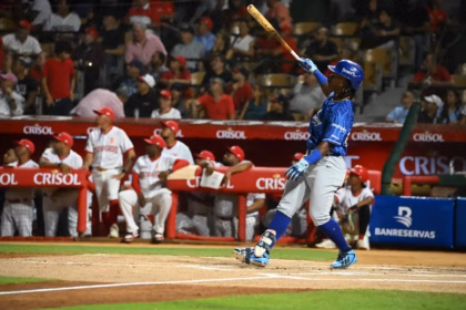 Licey, Estrellas, and Gigantes triumph at the start of the LIDOM season