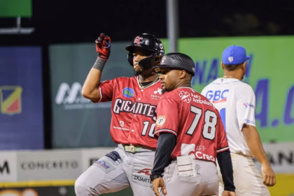 Jefferson Rojas leads Giants' blowout over Tigres del Licey in LIDOM
