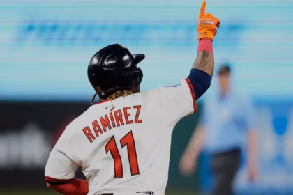 José Ramírez extends his historic MLB postseason streak to 18